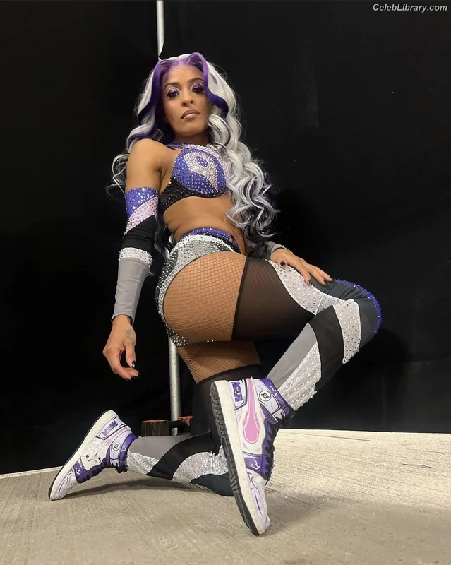 Zelina Vega photo 2 of 1497