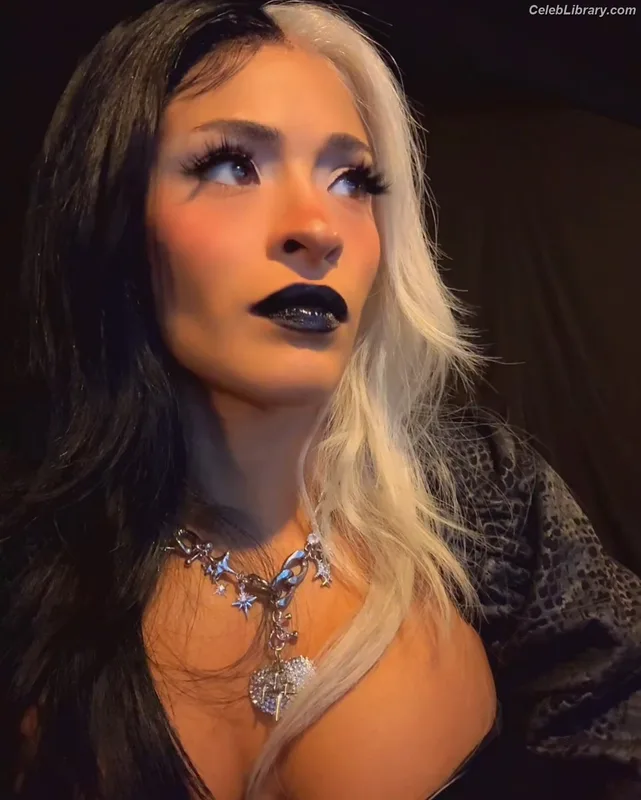 Zelina Vega photo 5 of 1497