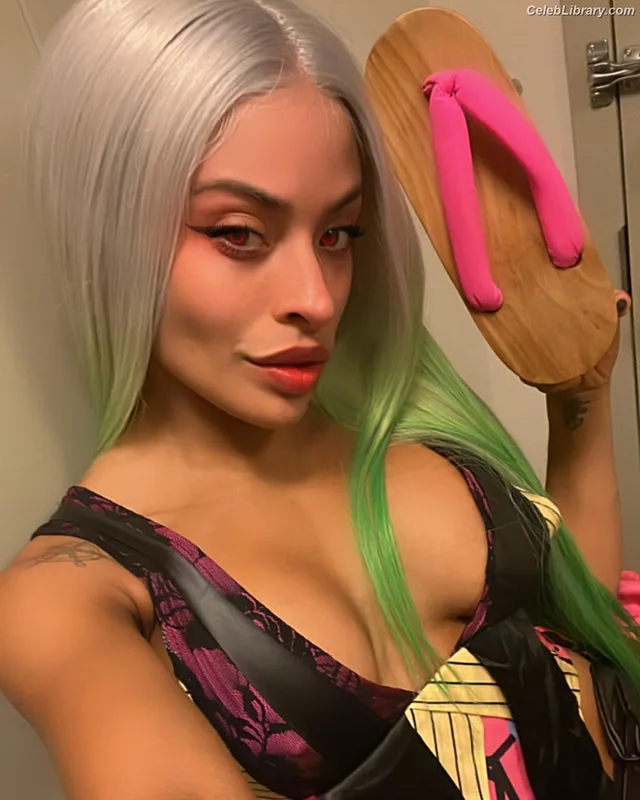 Zelina Vega photo 5 of 1497
