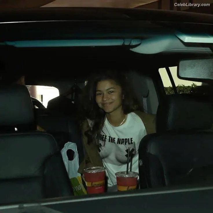 Zendaya photo 20 of 1935