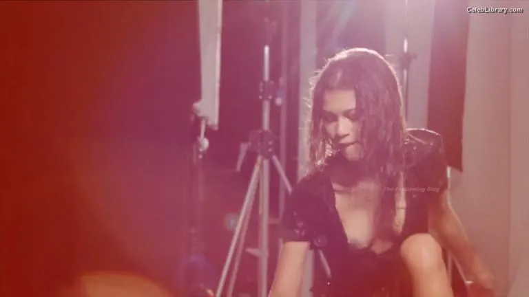 Zendaya photo 8 of 1935