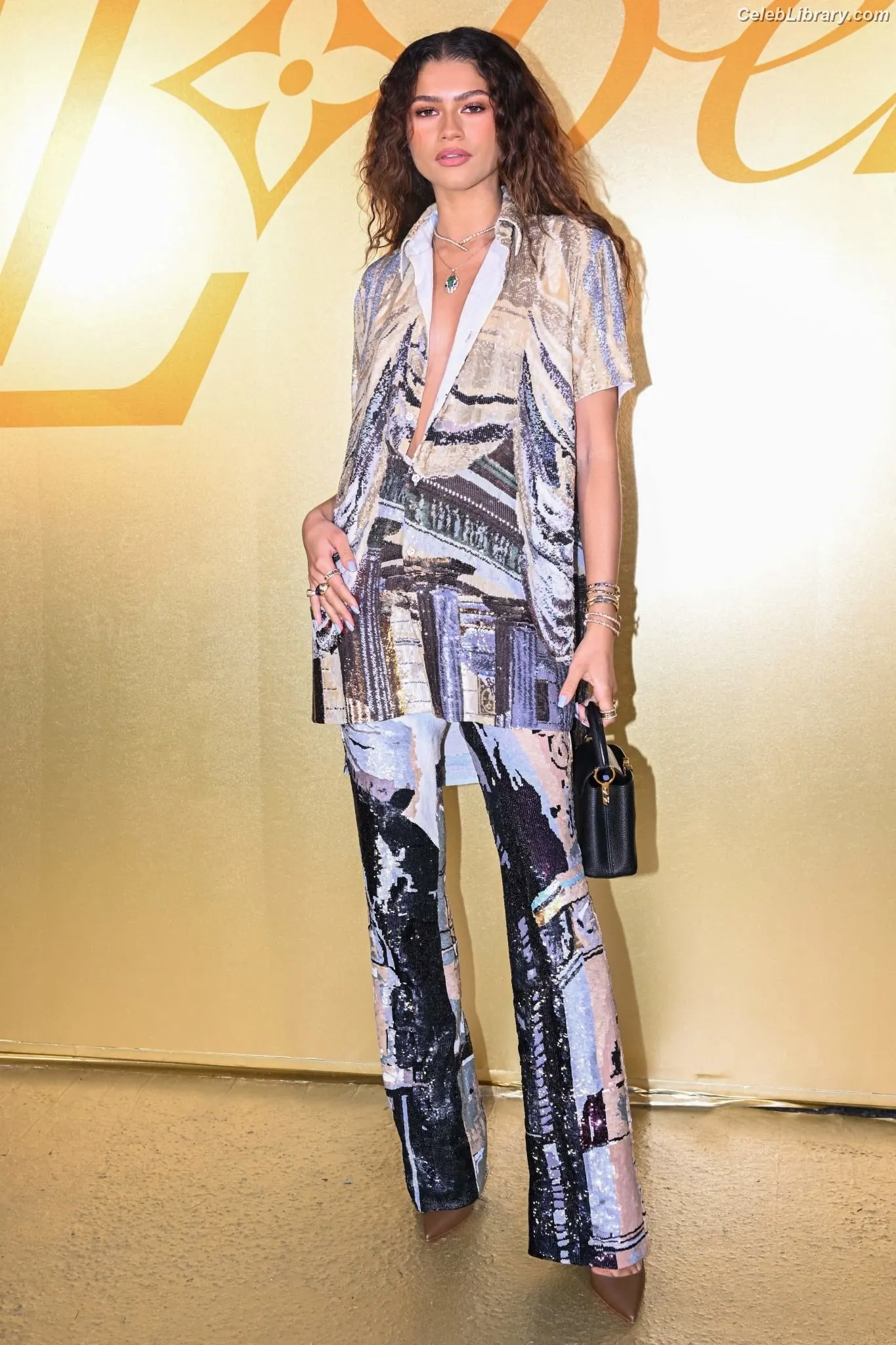 Zendaya photo 8 of 1935
