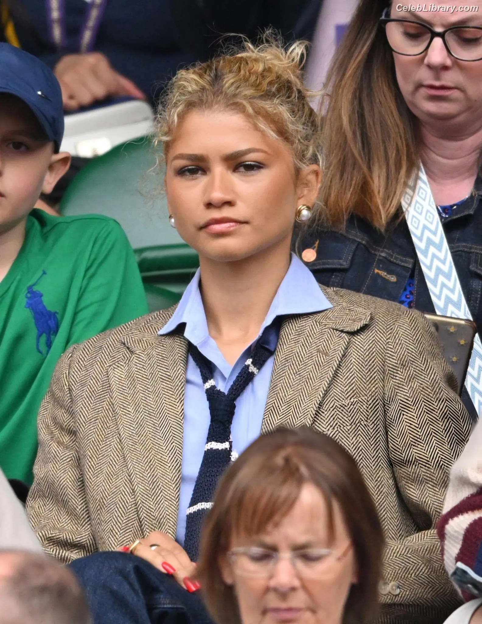 Zendaya photo 20 of 1935