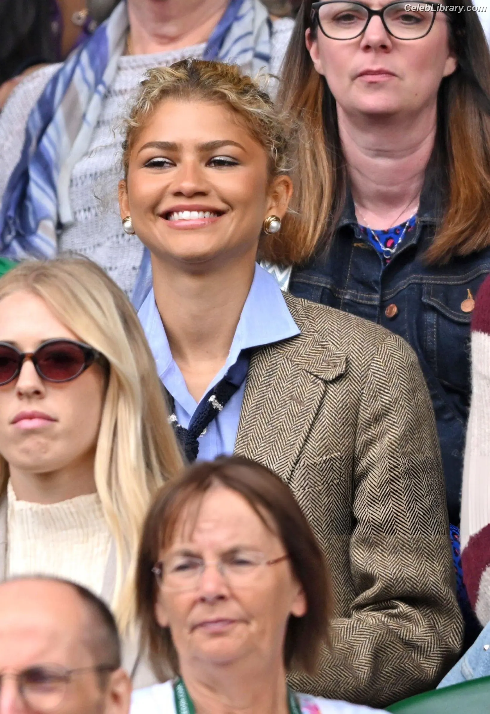 Zendaya photo 24 of 1935