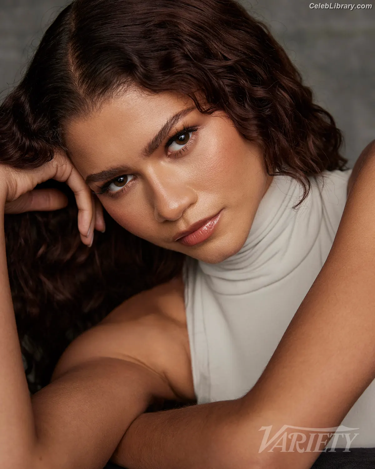 Zendaya photo 5 of 1935