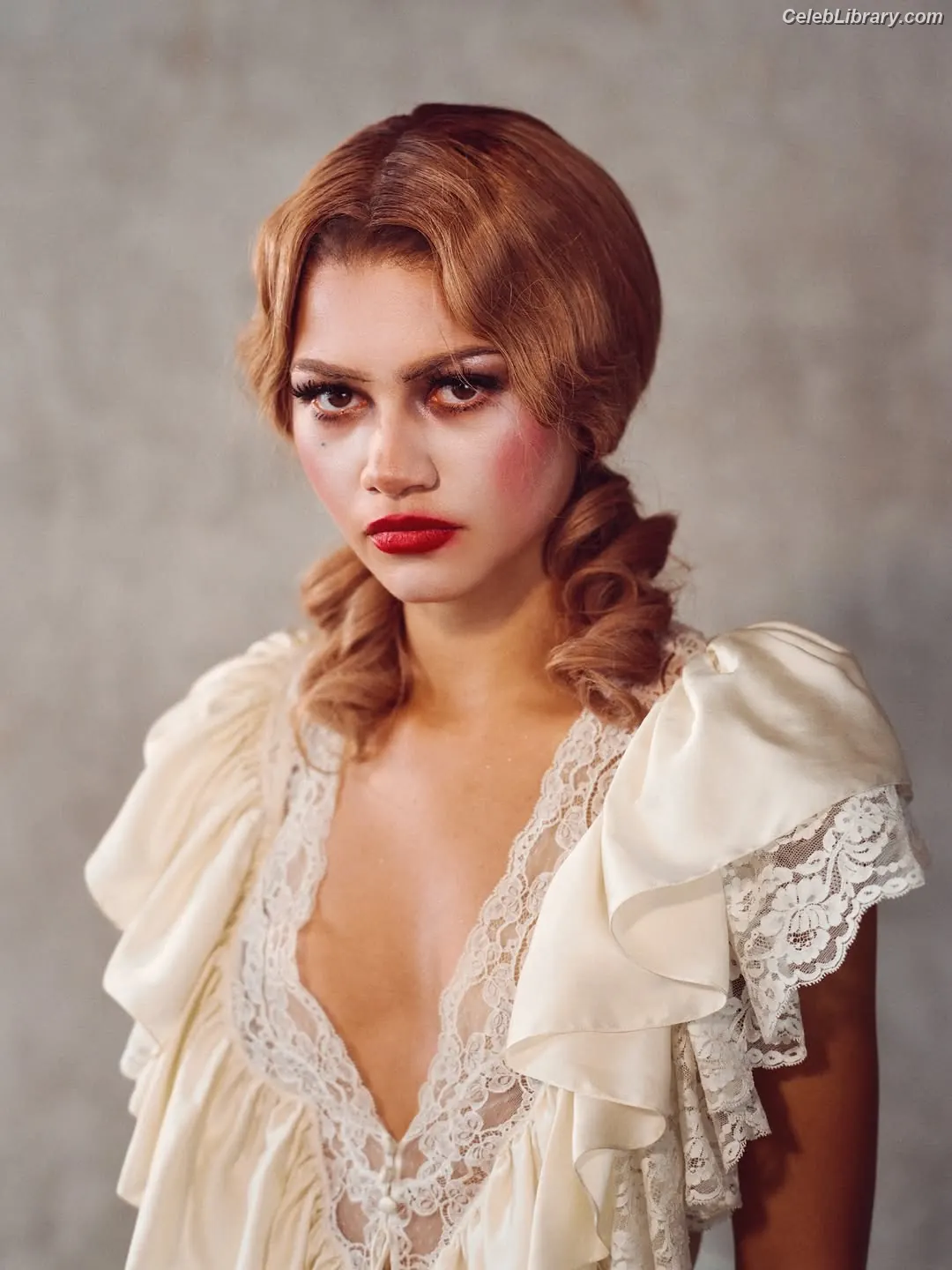 Zendaya photo 17 of 1935