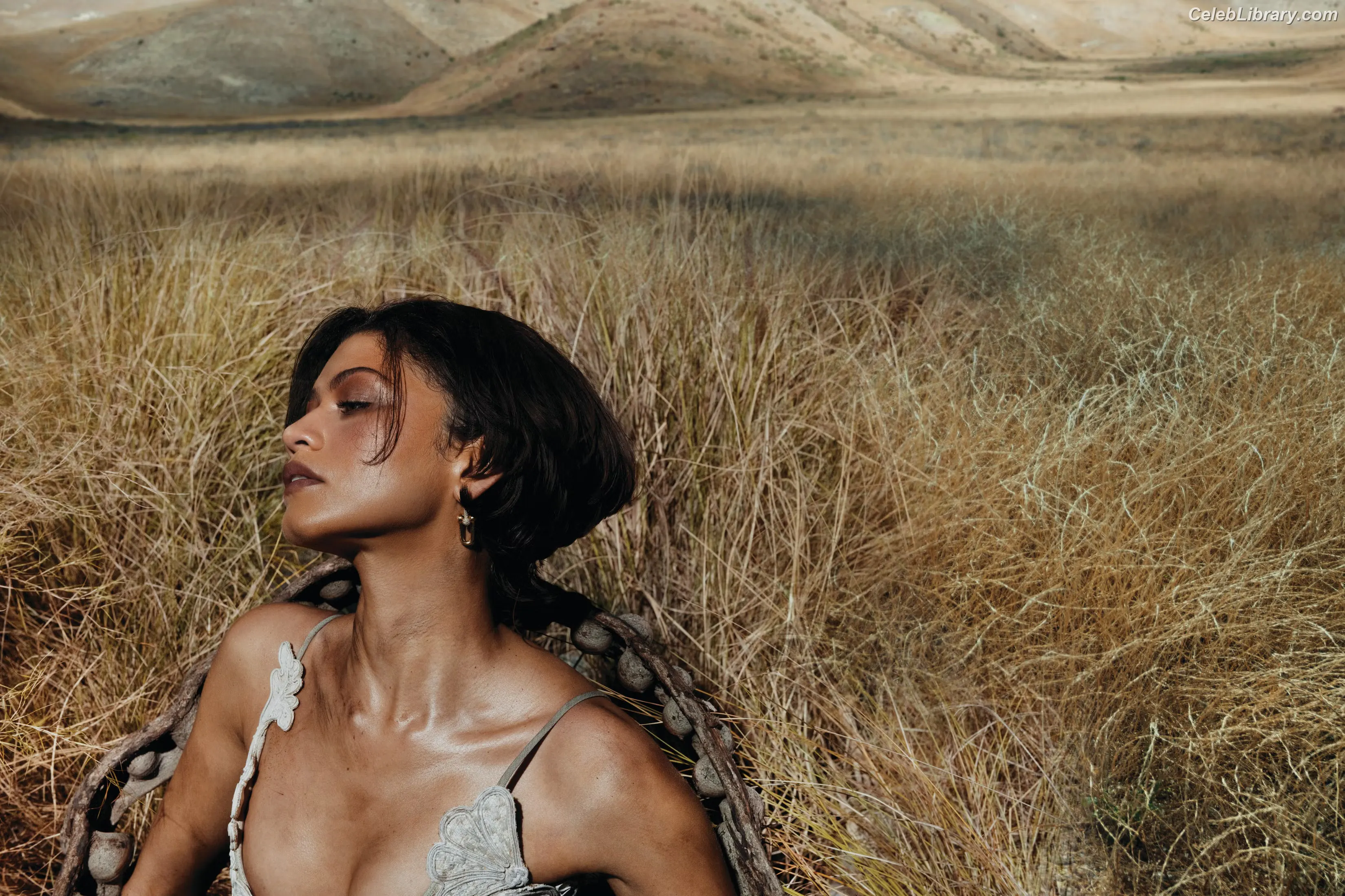 Zendaya photo 8 of 1935