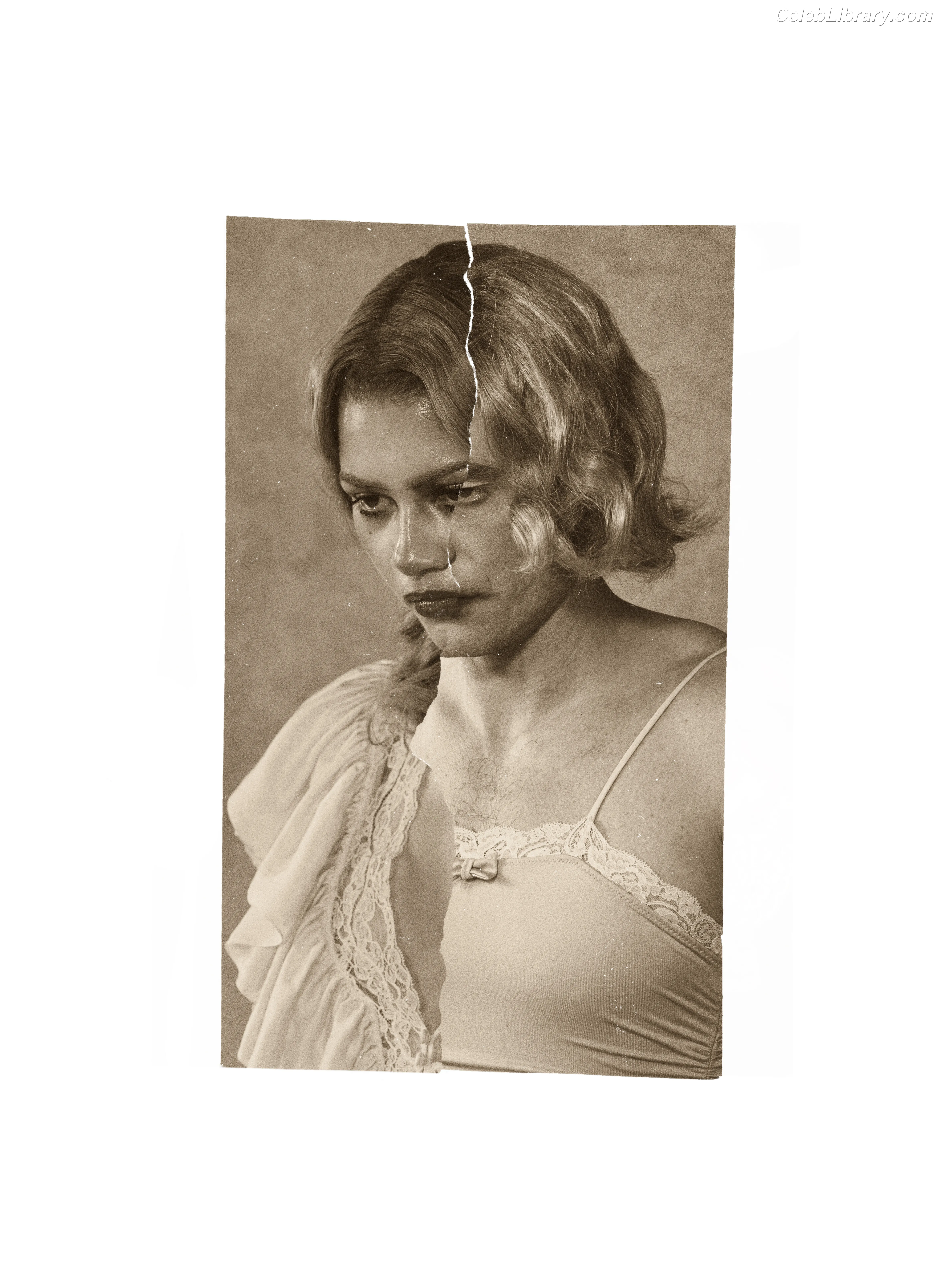 Zendaya photo 11 of 1935