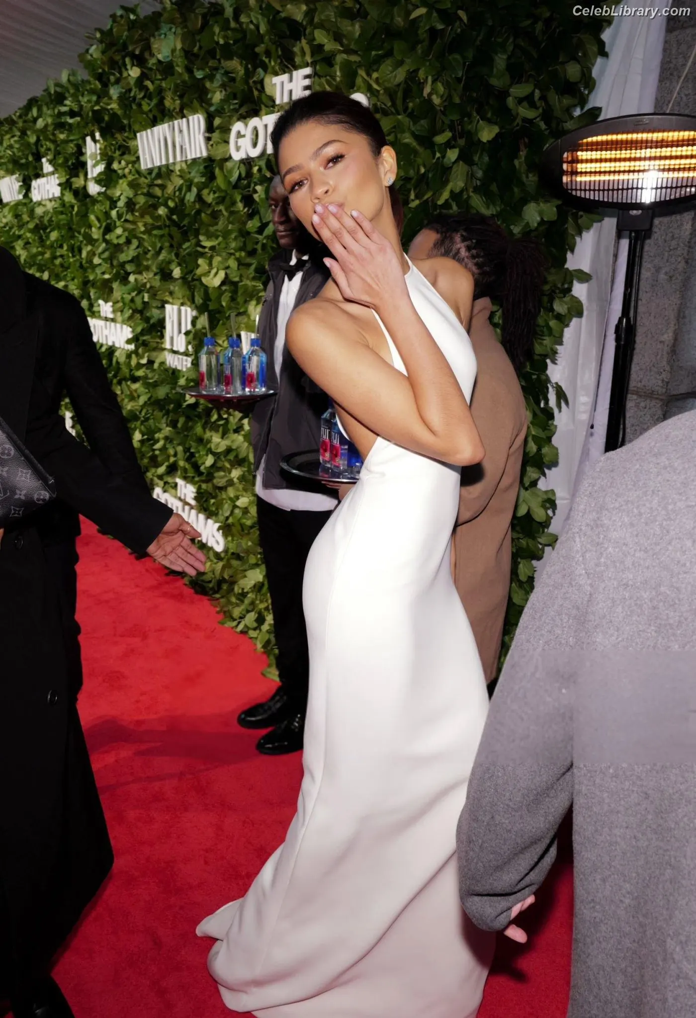 Zendaya photo 17 of 1935