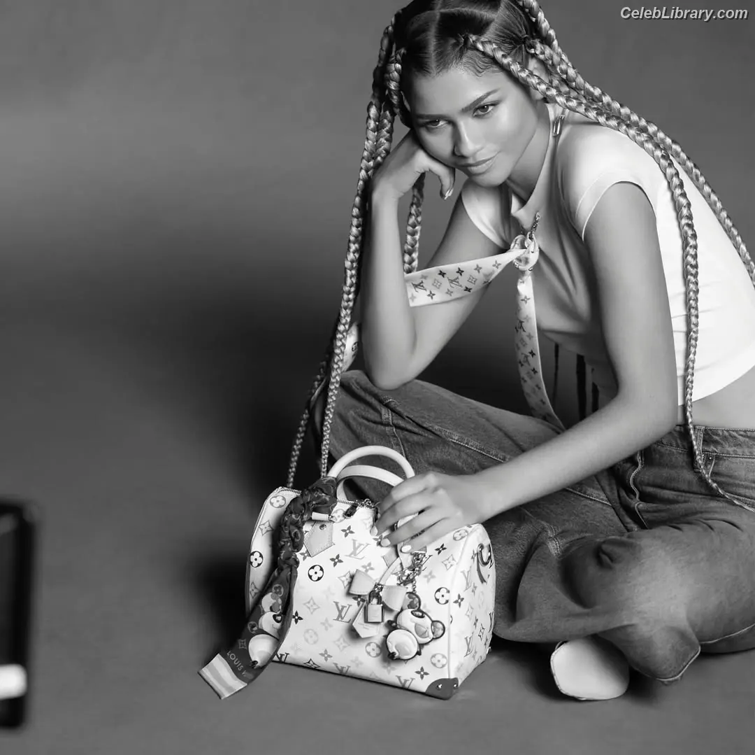 Zendaya photo 16 of 1935