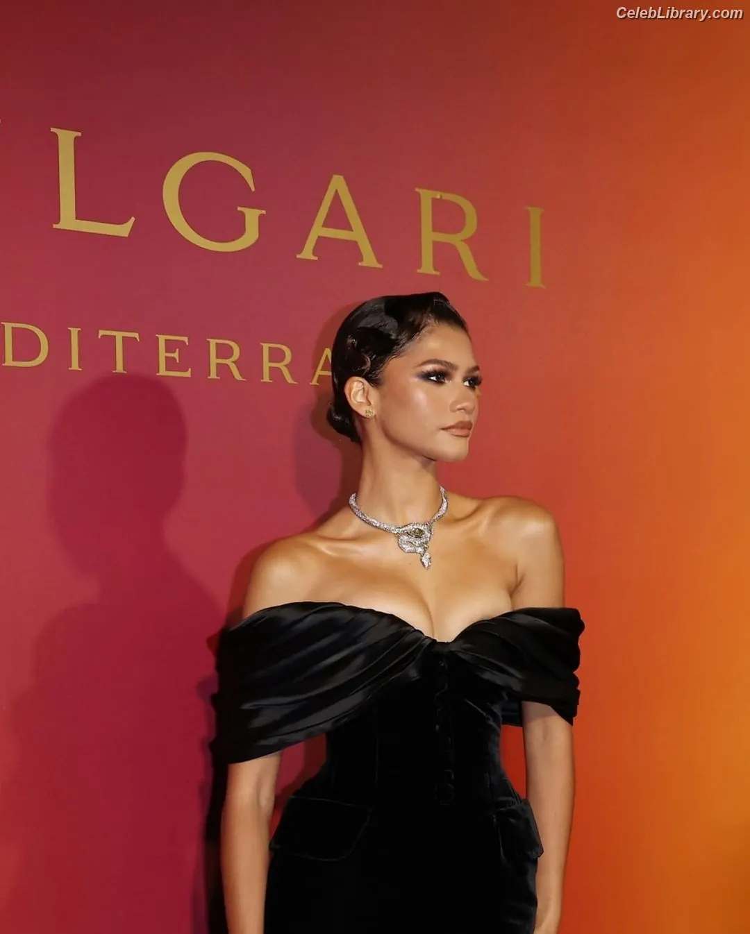 Zendaya photo 2 of 1935