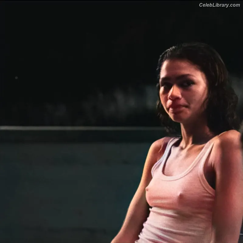 Zendaya photo 13 of 1935