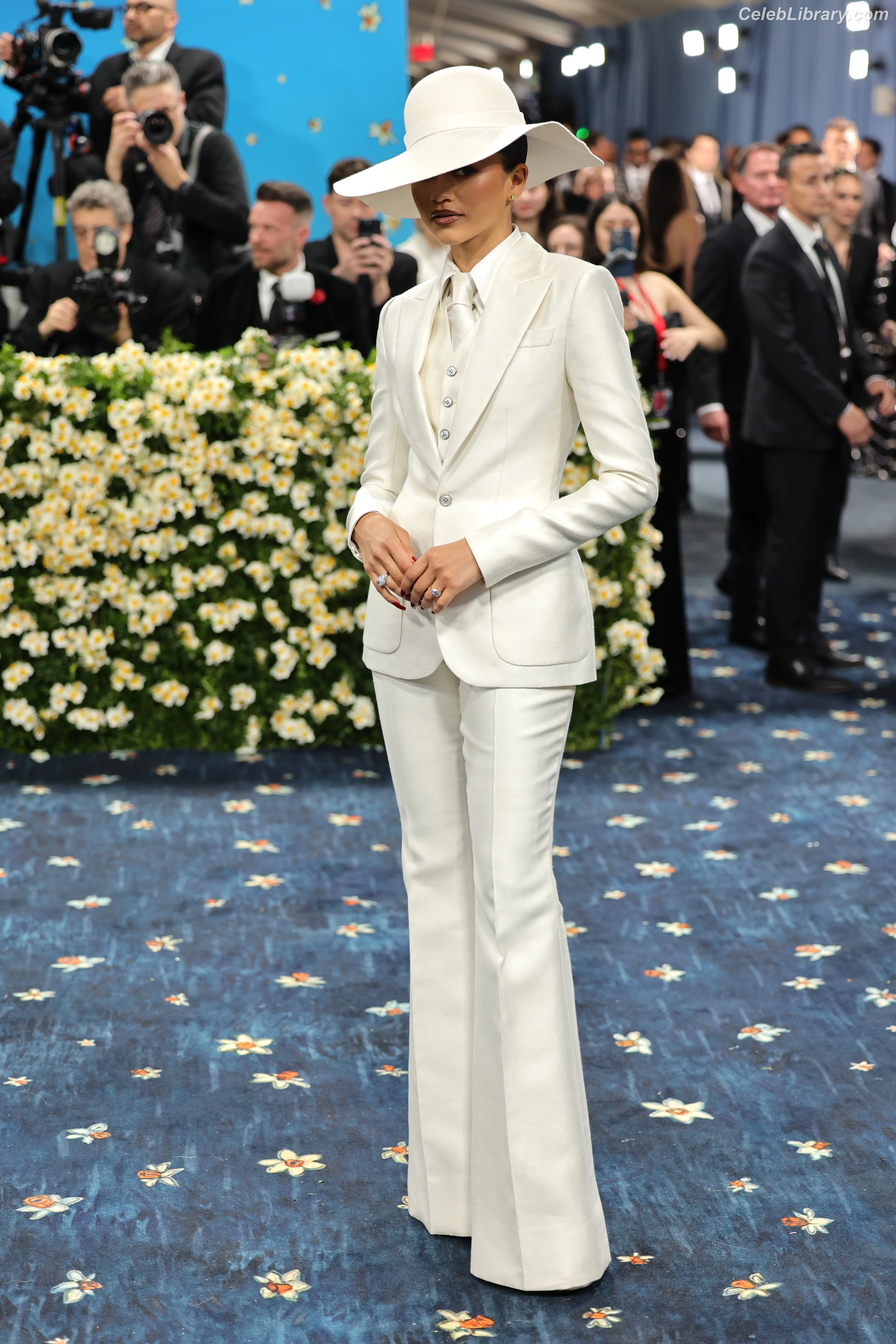 Zendaya photo 16 of 1935