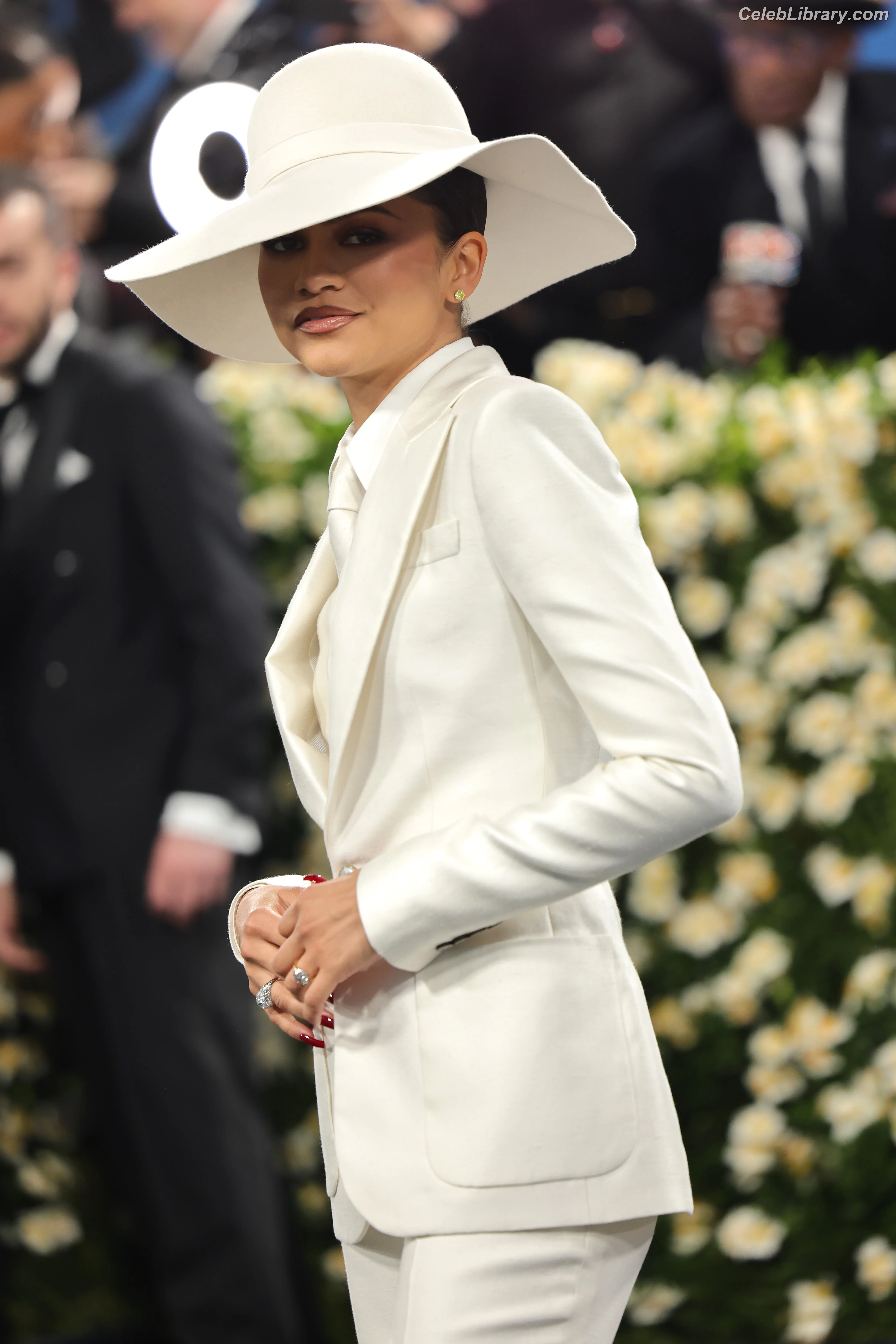 Zendaya photo 17 of 1935