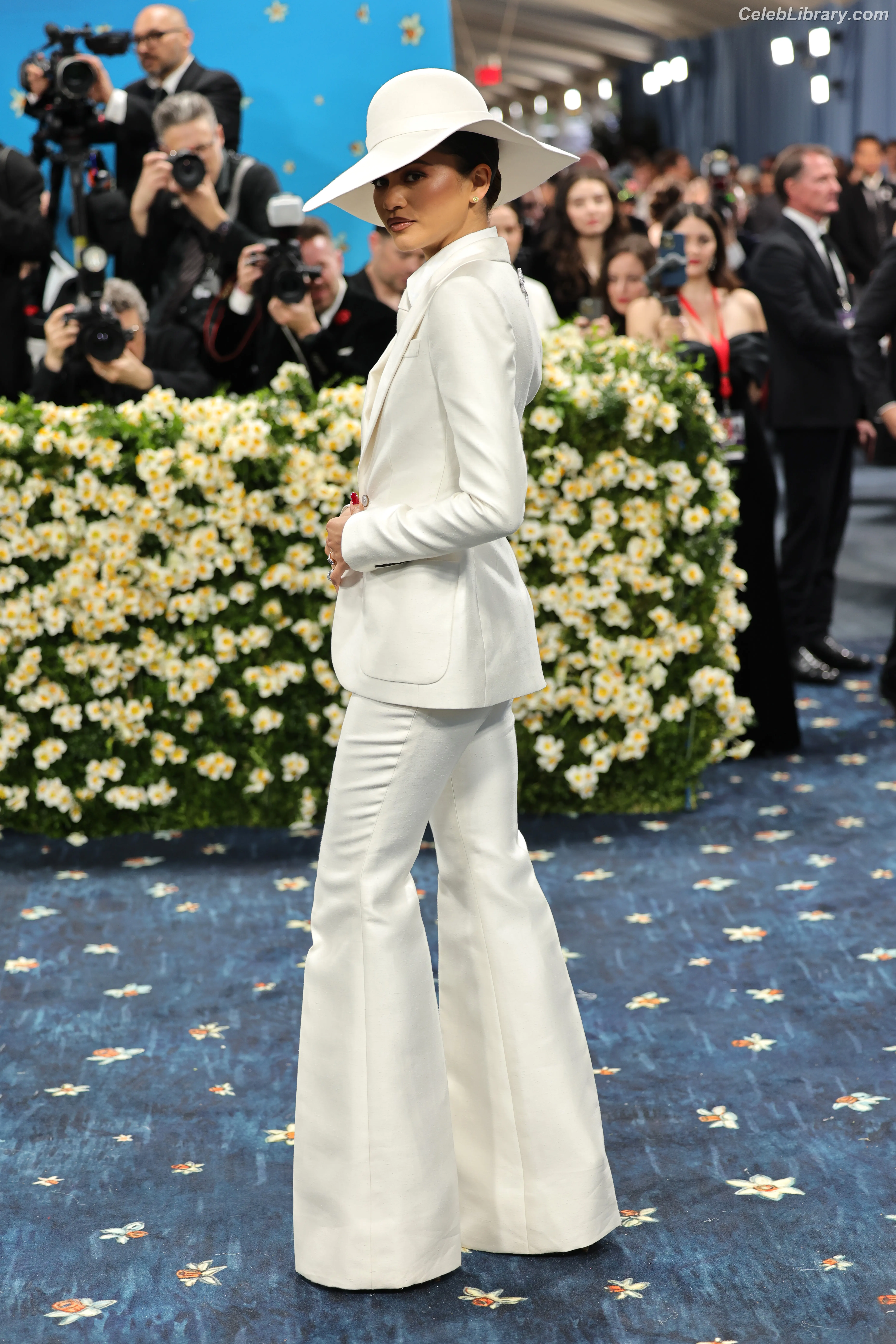 Zendaya photo 18 of 1935