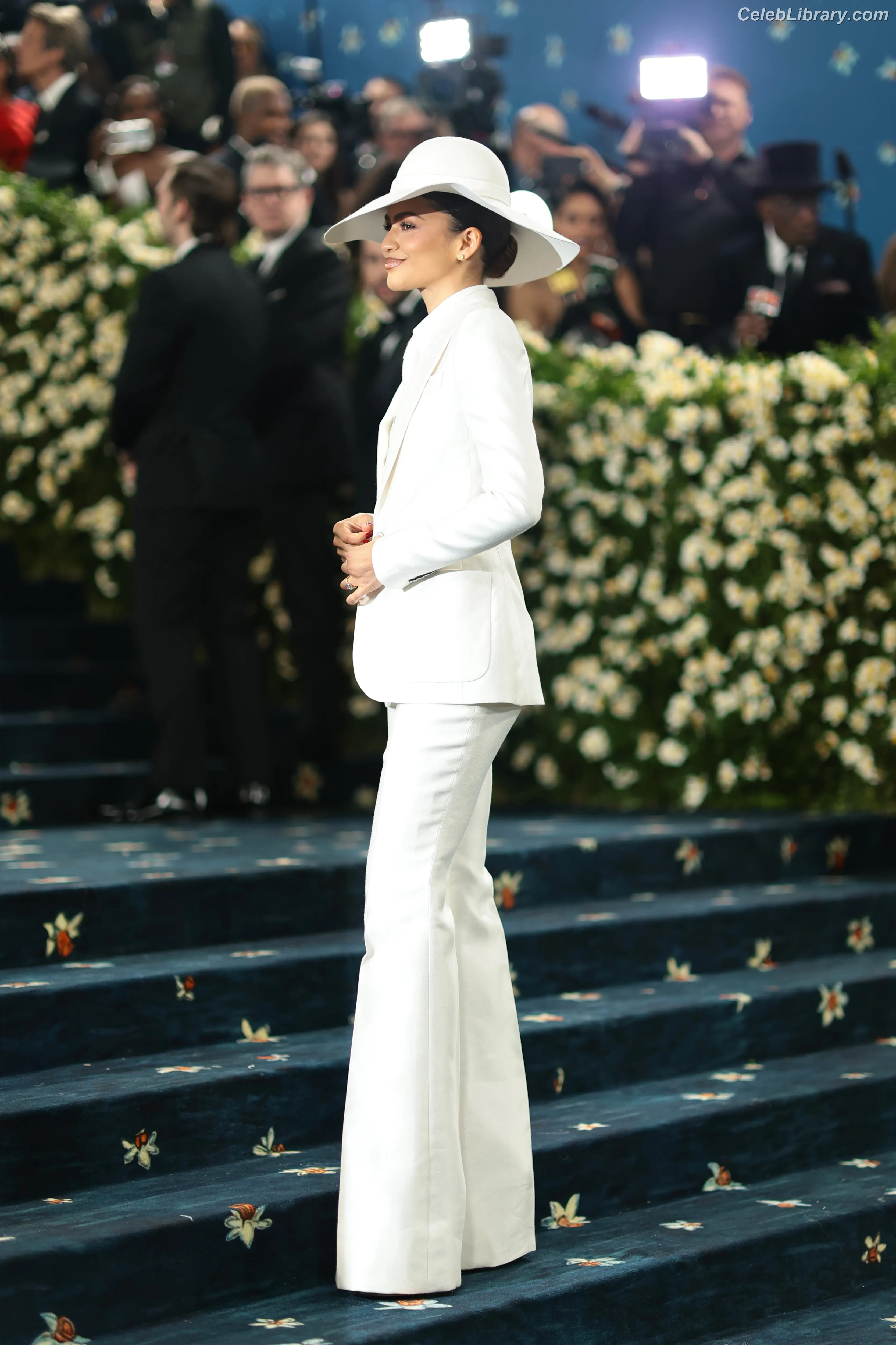 Zendaya photo 2 of 1935