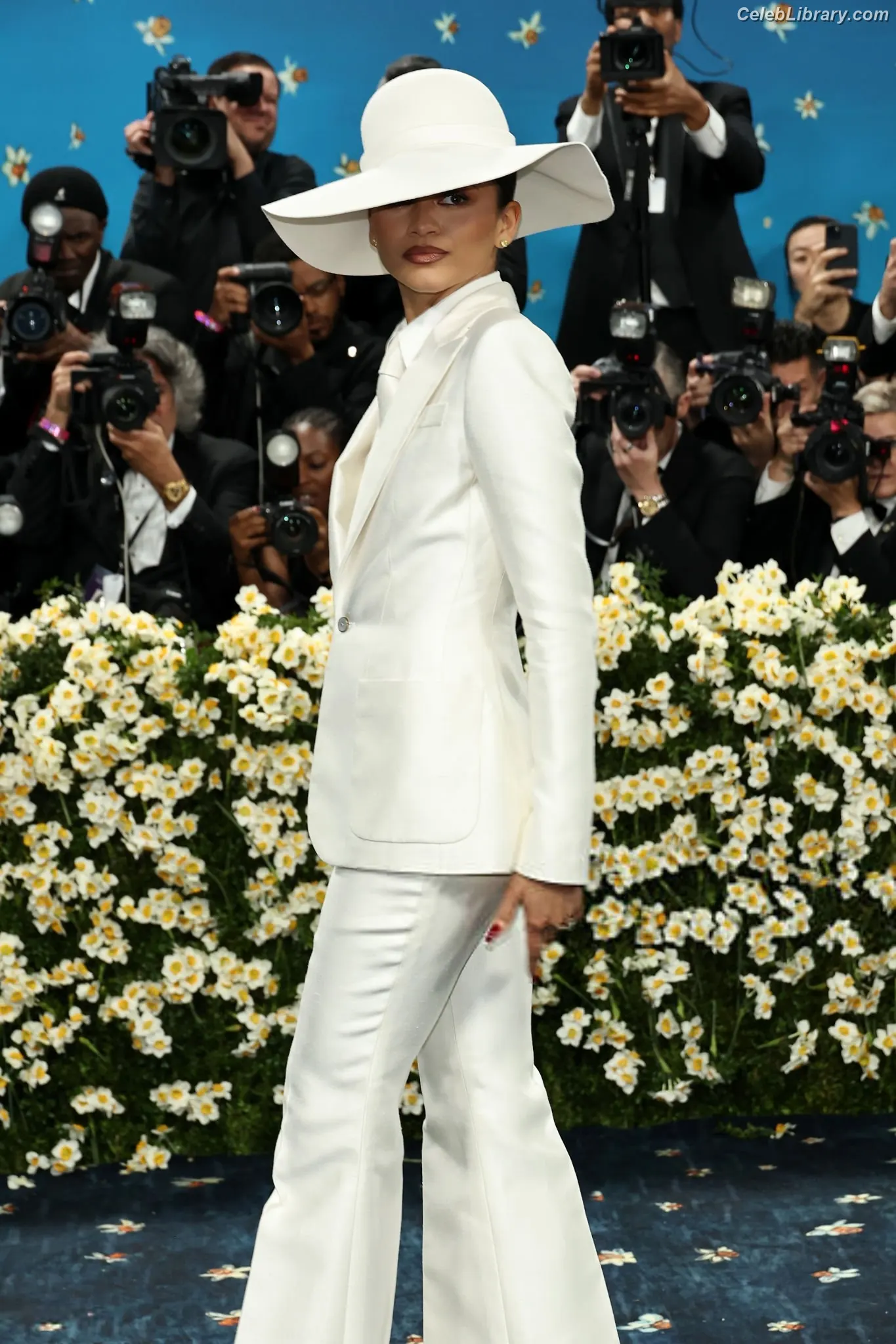 Zendaya photo 8 of 1935