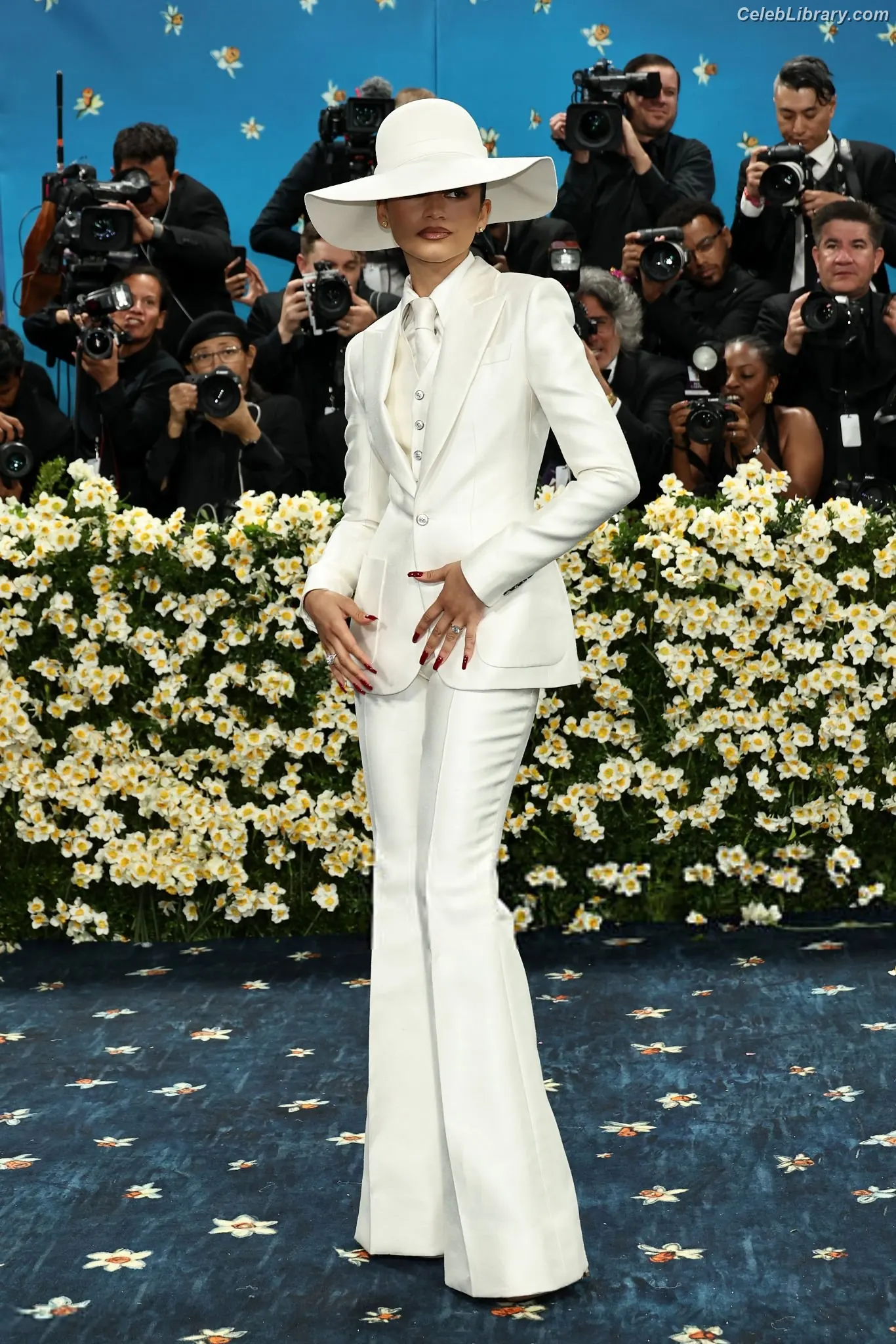 Zendaya photo 9 of 1935