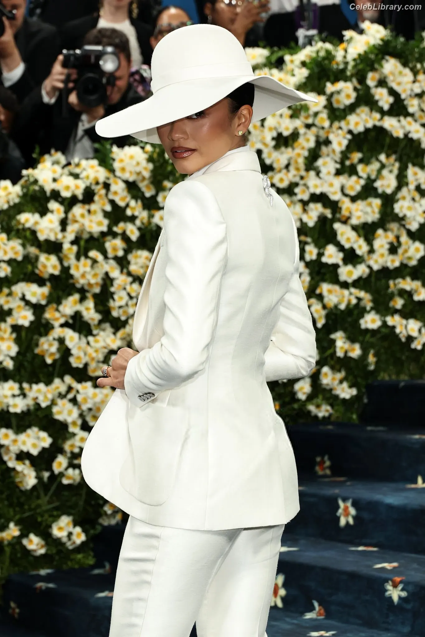 Zendaya photo 12 of 1935