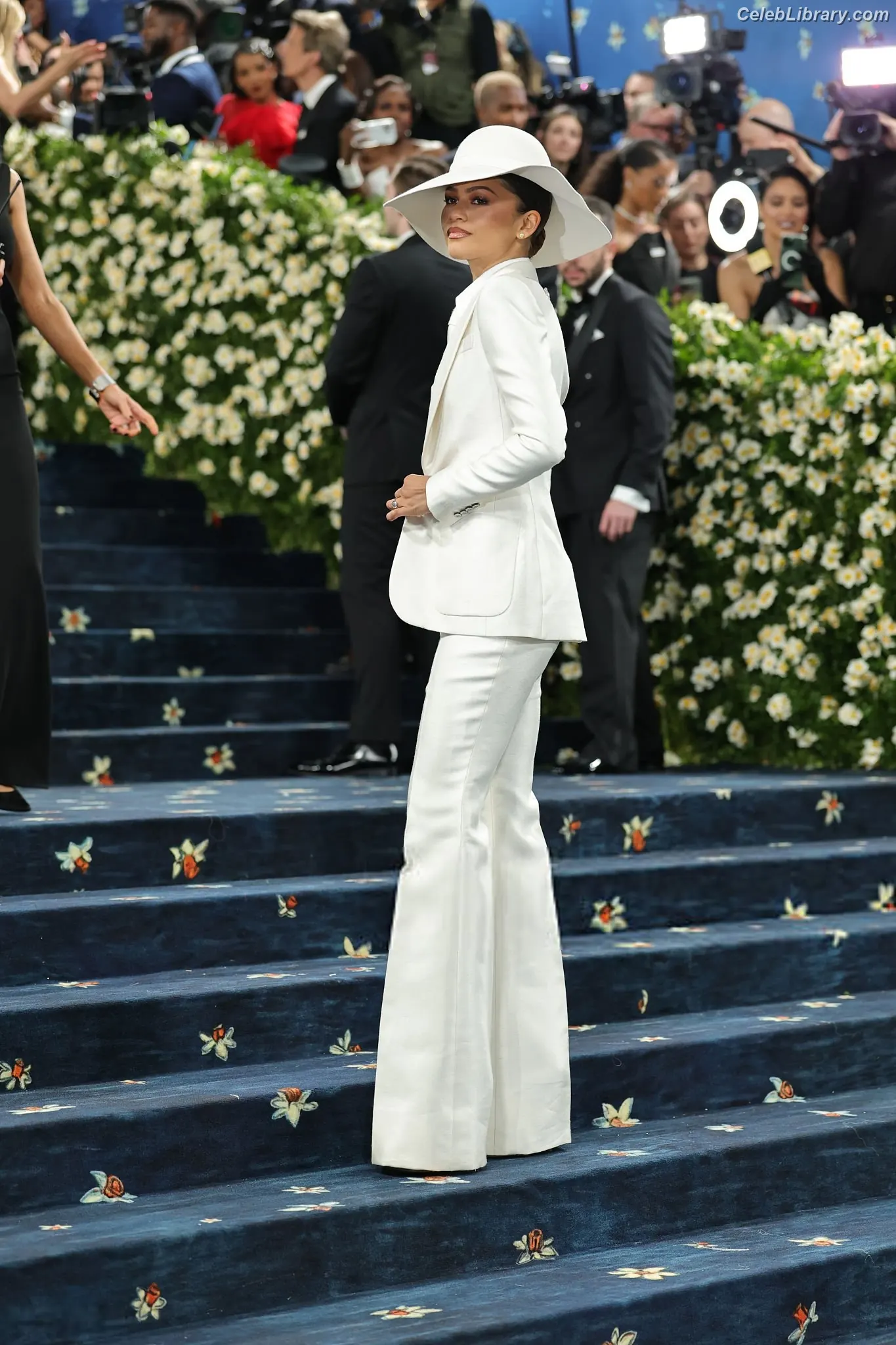 Zendaya photo 16 of 1935