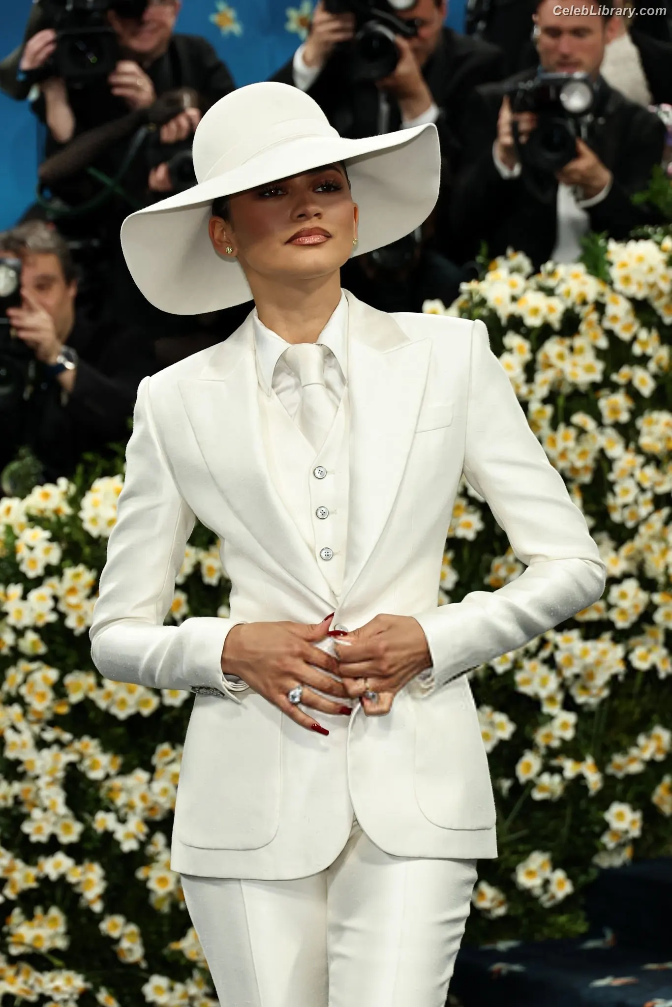 Zendaya photo 18 of 1935