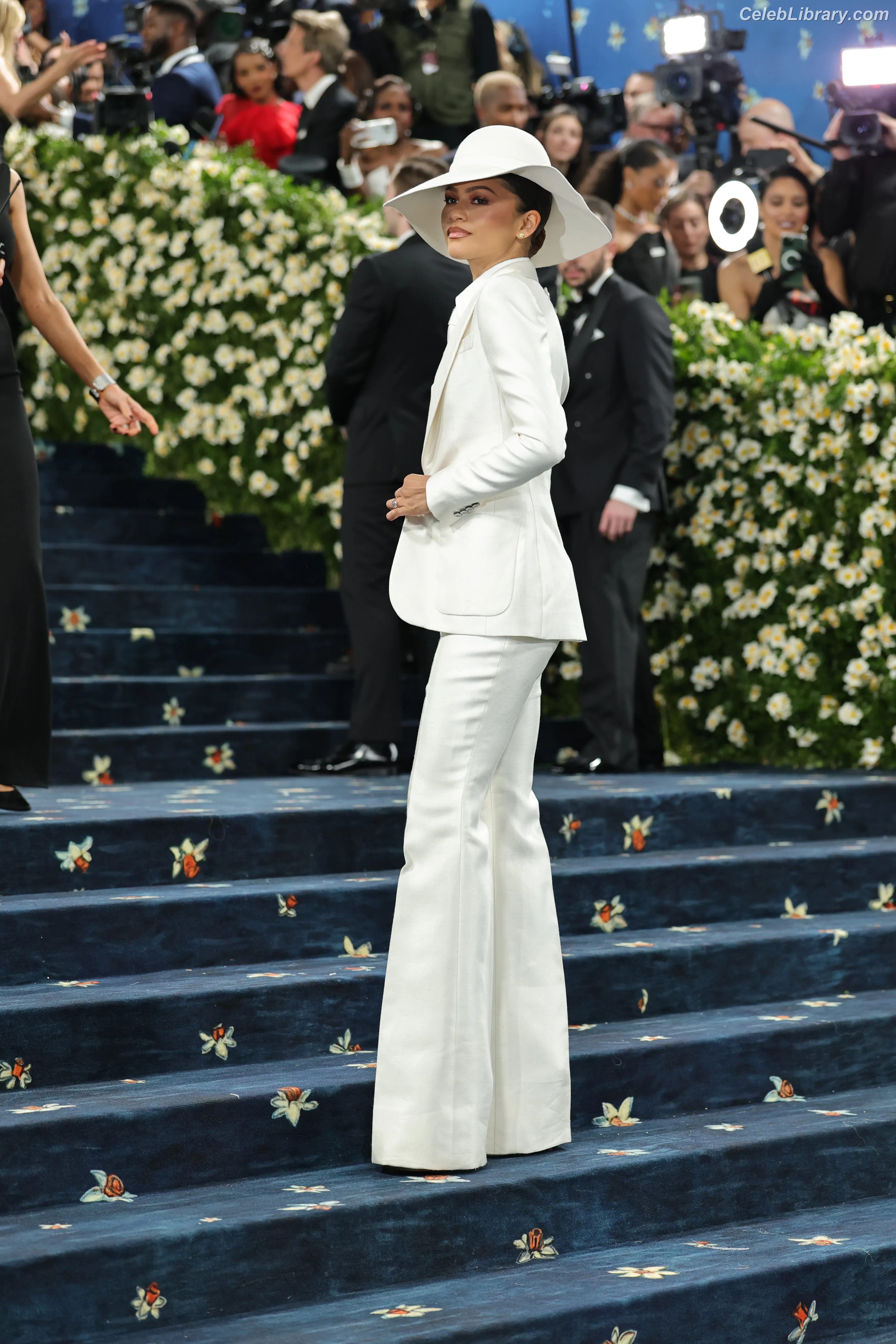 Zendaya photo 21 of 1935