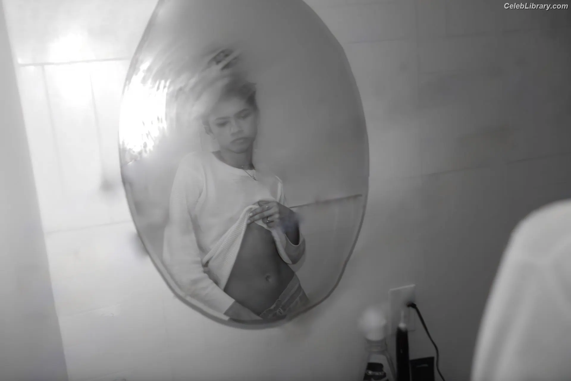 Zendaya photo 14 of 1935