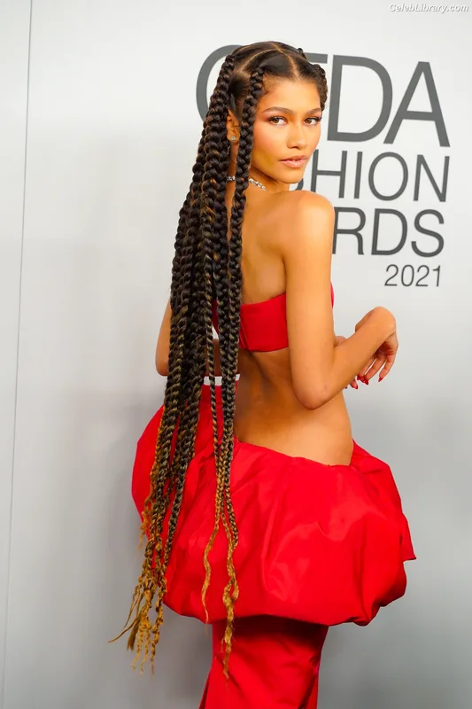 Zendaya photo 15 of 1926