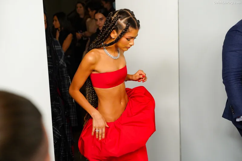 Zendaya photo 16 of 1926