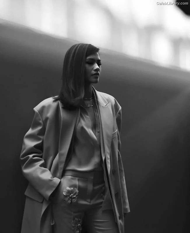 Zendaya photo 15 of 1926