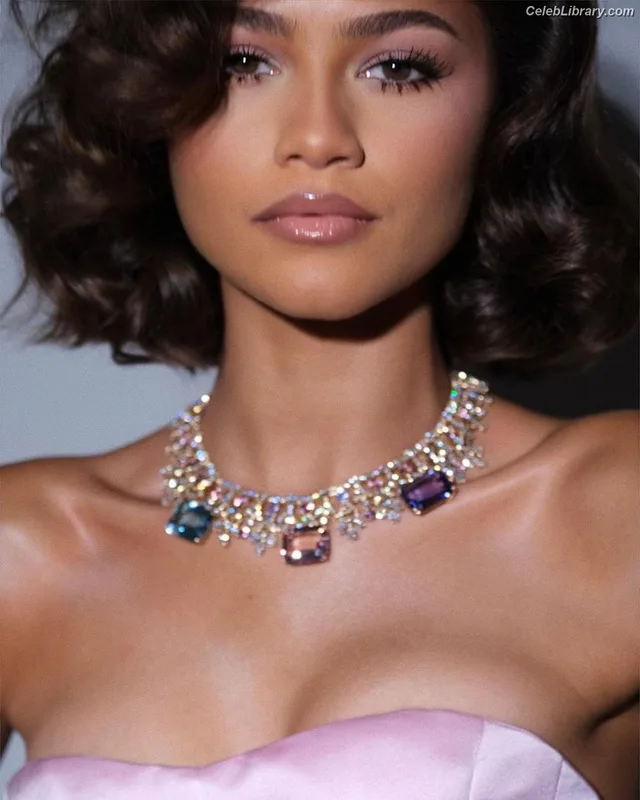 Zendaya photo 19 of 1926