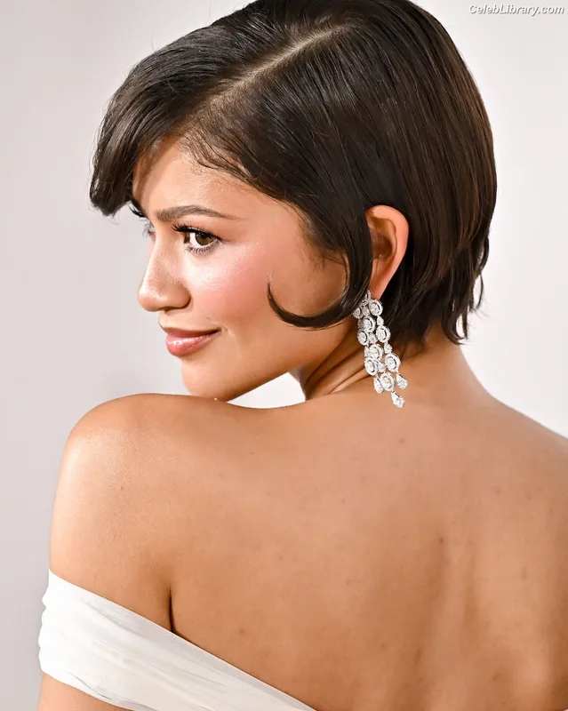 Zendaya photo 7 of 1926