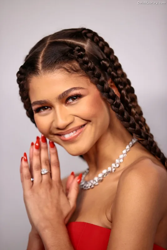 Zendaya photo 14 of 1926