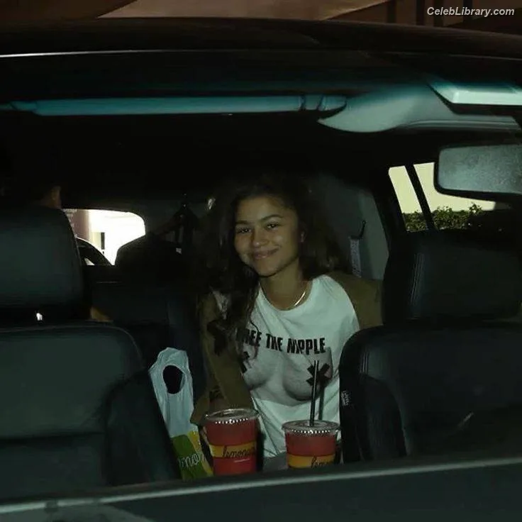 Zendaya photo 19 of 1926