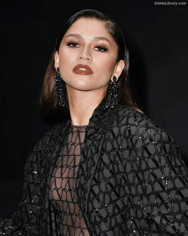 Zendaya photo 12 of 1926