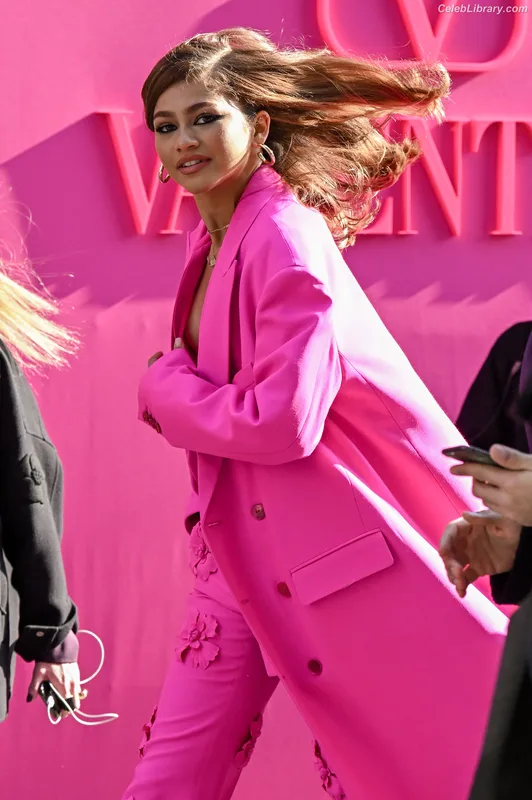 Zendaya photo 15 of 1926