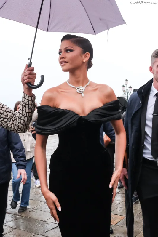 Zendaya photo 23 of 1926