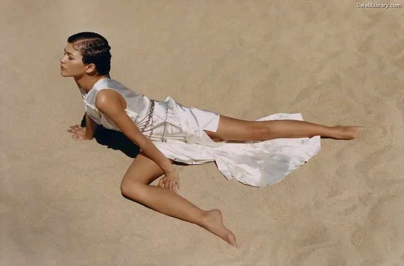 Zendaya photo 14 of 1926
