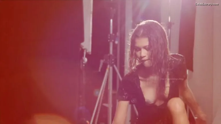 Zendaya photo 5 of 1926