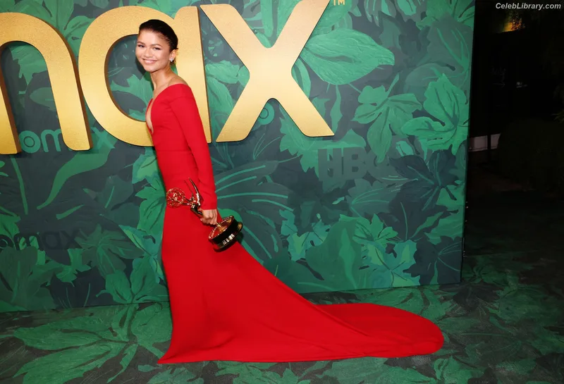 Zendaya photo 18 of 1926