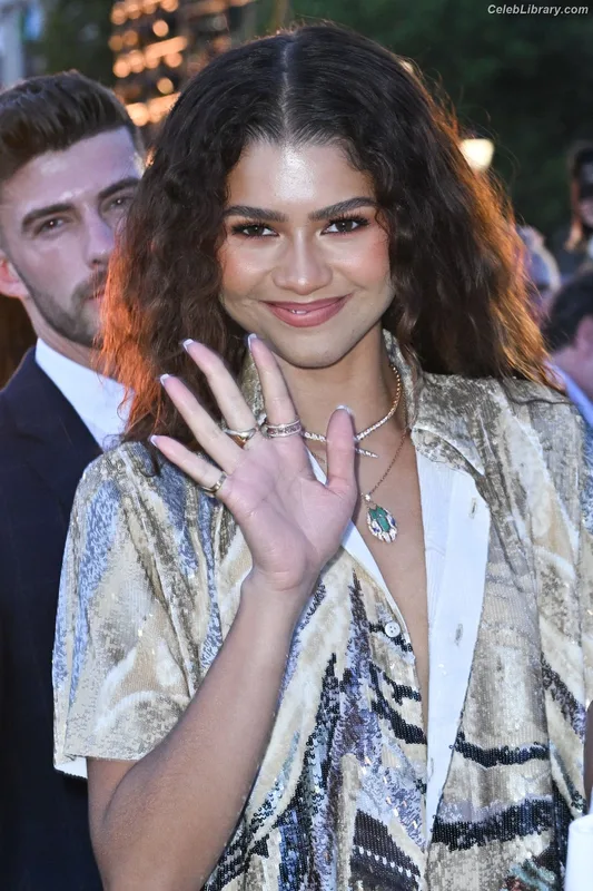 Zendaya photo 9 of 1926