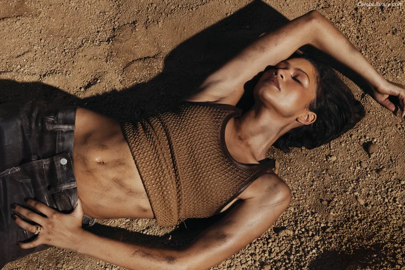 Zendaya photo 10 of 1926