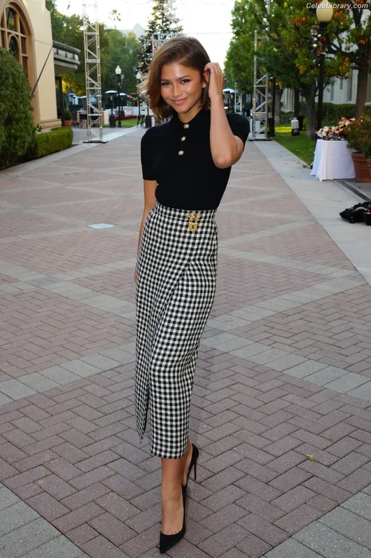 Zendaya photo 20 of 1926