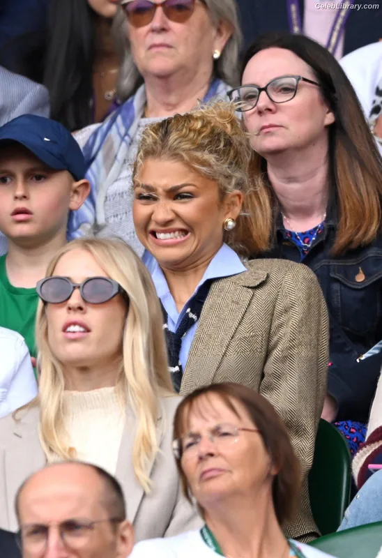 Zendaya photo 15 of 1926