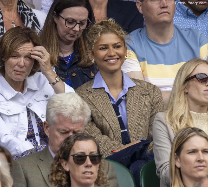 Zendaya photo 19 of 1926