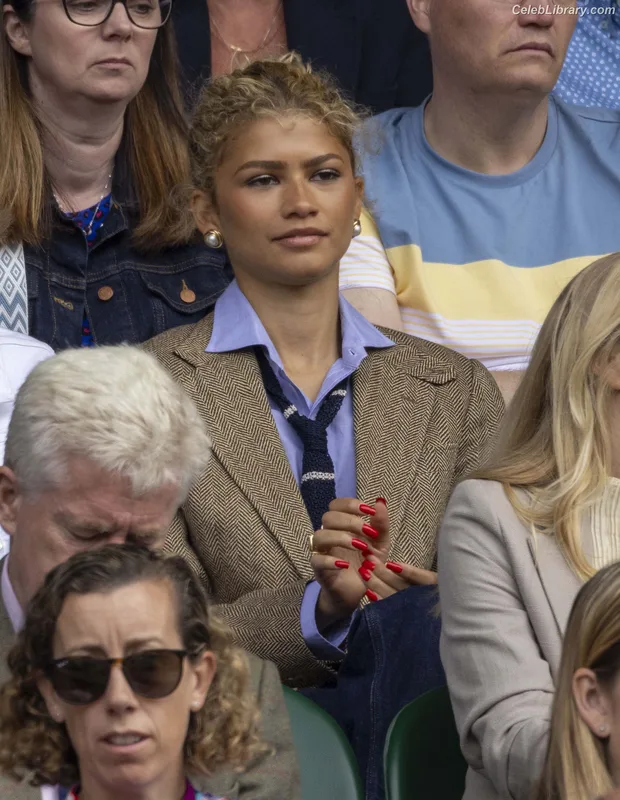 Zendaya photo 20 of 1926