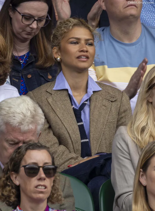 Zendaya photo 21 of 1926
