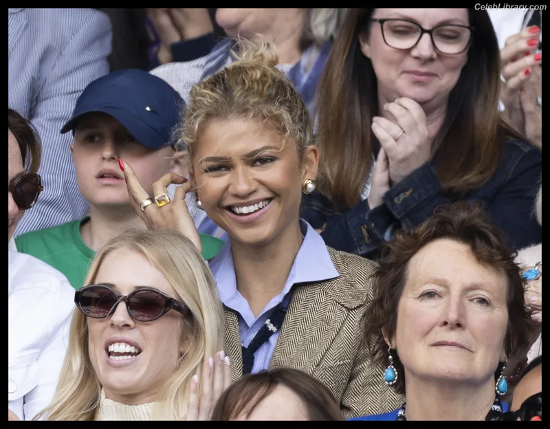 Zendaya photo 23 of 1926