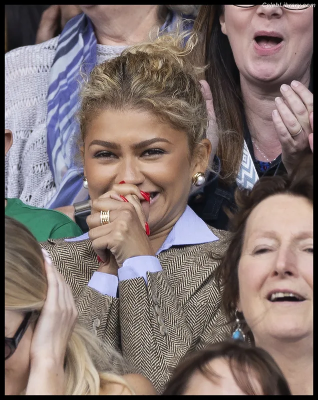 Zendaya photo 24 of 1926