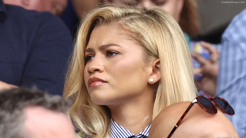 Zendaya photo 12 of 1926